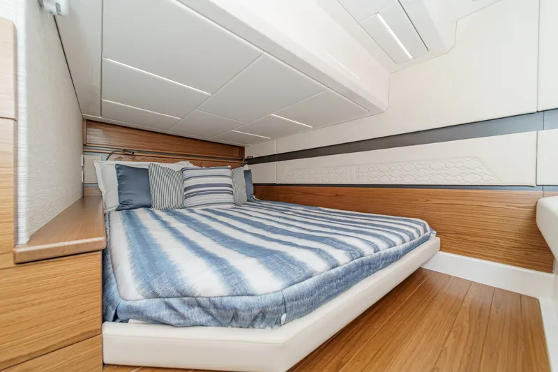 Slide: The Image of Tiara 43LE 2026 - 55