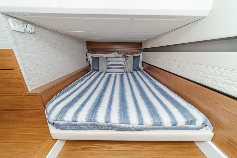 Slide: The Image of Tiara 43LE 2026 - 56