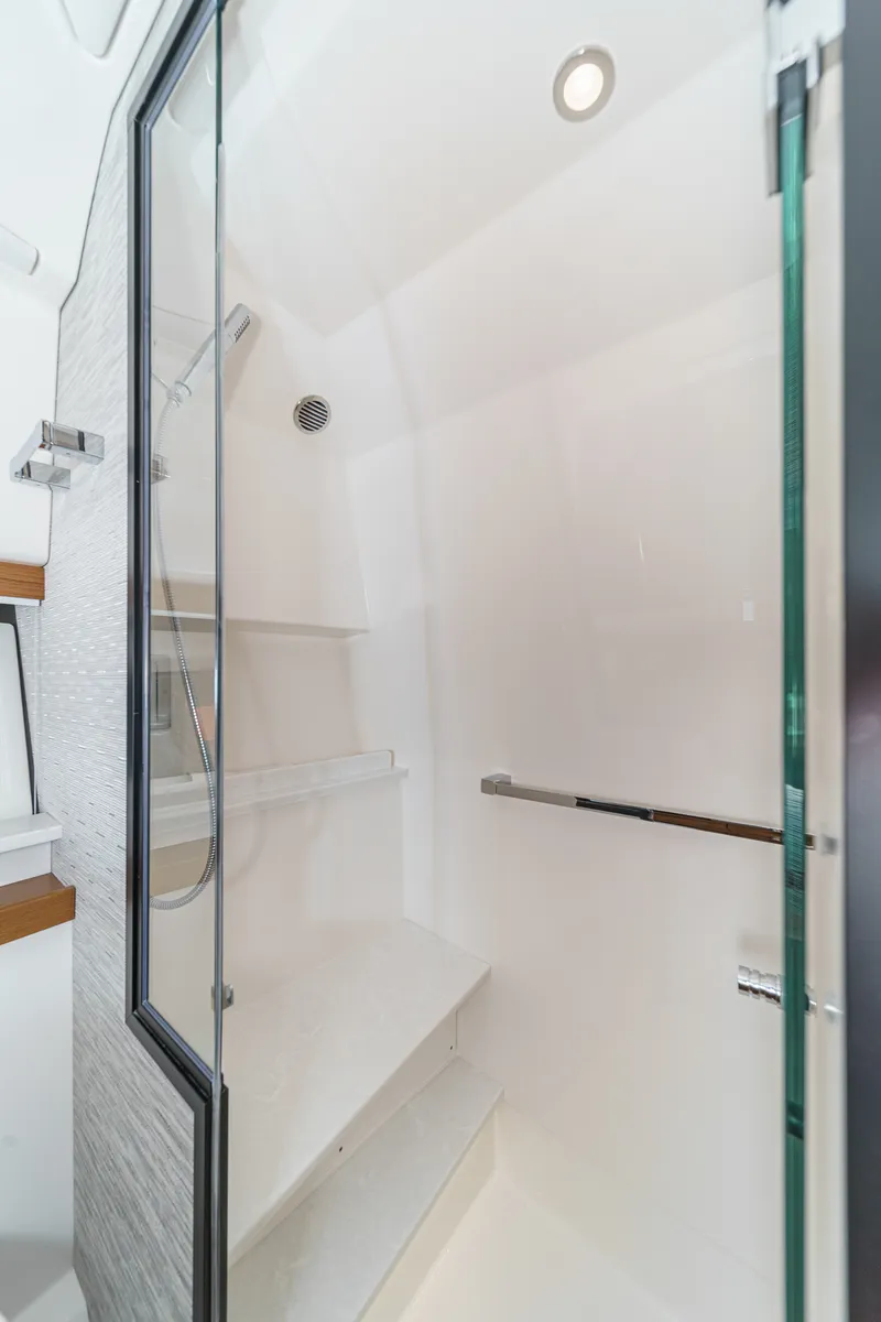 Slide: The Image of Tiara 43LE 2026 - 59