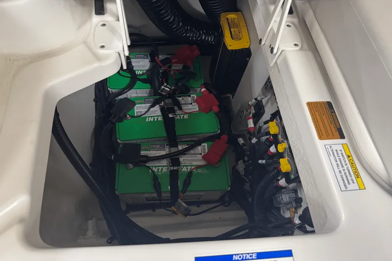 Slide: The Image of Sea Ray SDX 230 2026 - 33