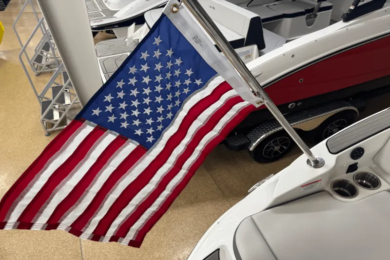 Slide: The Image of Sea Ray SDX 230 2026 - 34