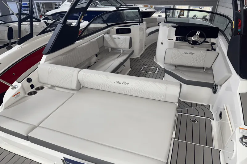 Slide: The Image of Sea Ray SDX 230 2026 - 4