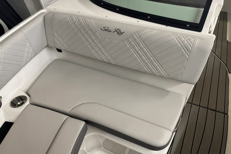 Slide: The Image of Sea Ray SDX 230 2026 - 7