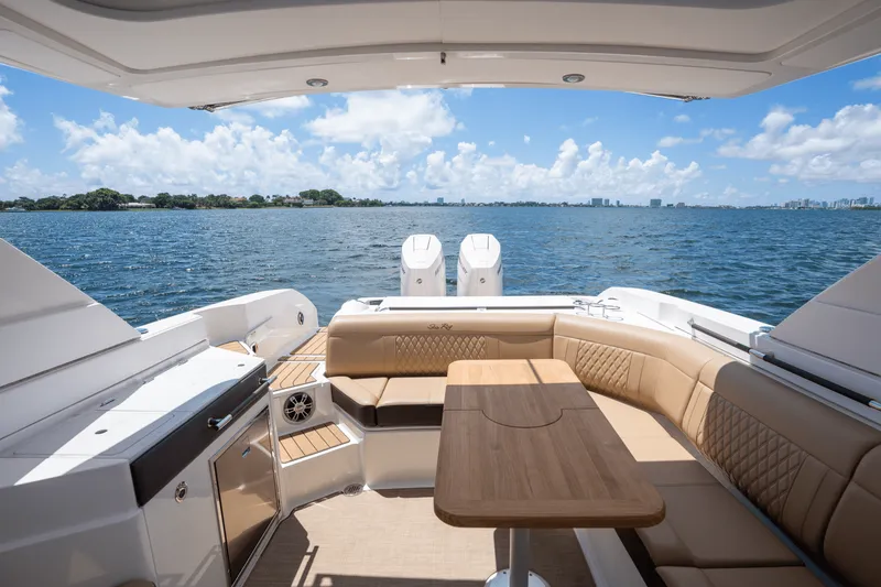 Slide: The Image of Sea Ray 350 SLX 2024 - 11