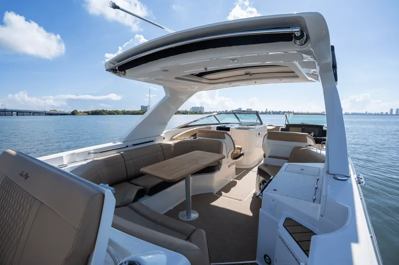 Slide: The Image of Sea Ray 350 SLX 2024 - 13