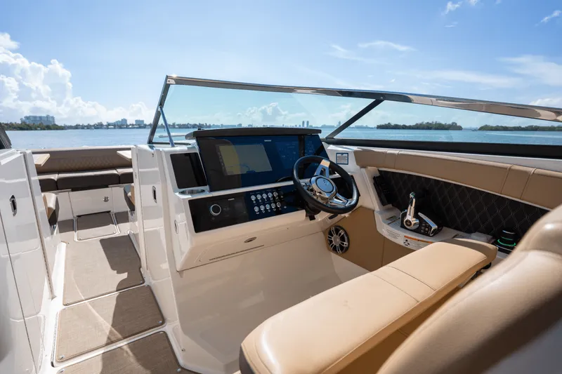 Slide: The Image of Sea Ray 350 SLX 2024 - 20