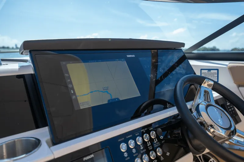 Slide: The Image of Sea Ray 350 SLX 2024 - 21