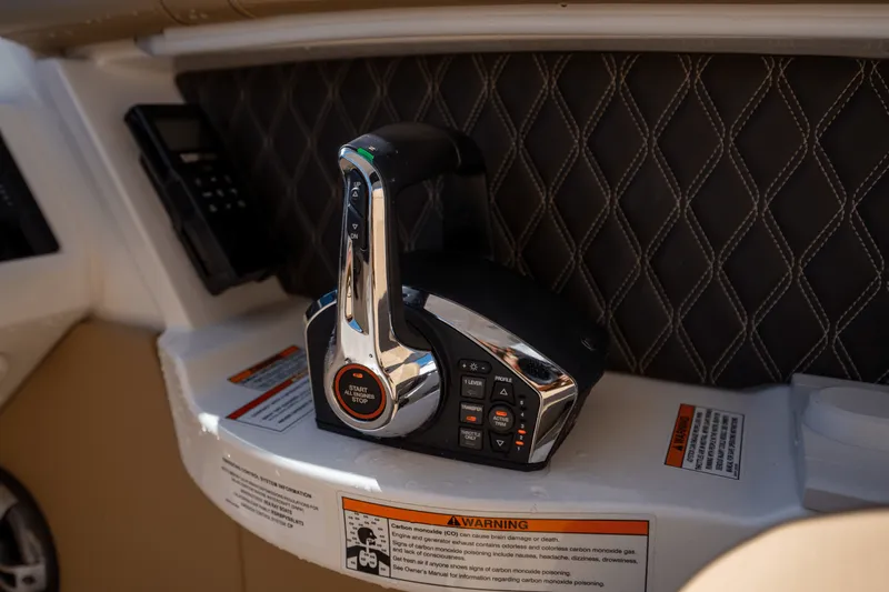 Slide: The Image of Sea Ray 350 SLX 2024 - 23