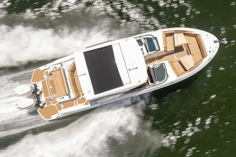 Slide: The Image of Sea Ray 350 SLX 2024 - 4