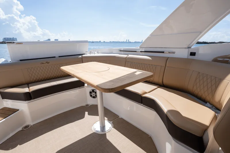 Slide: The Image of Sea Ray 350 SLX 2024 - 40