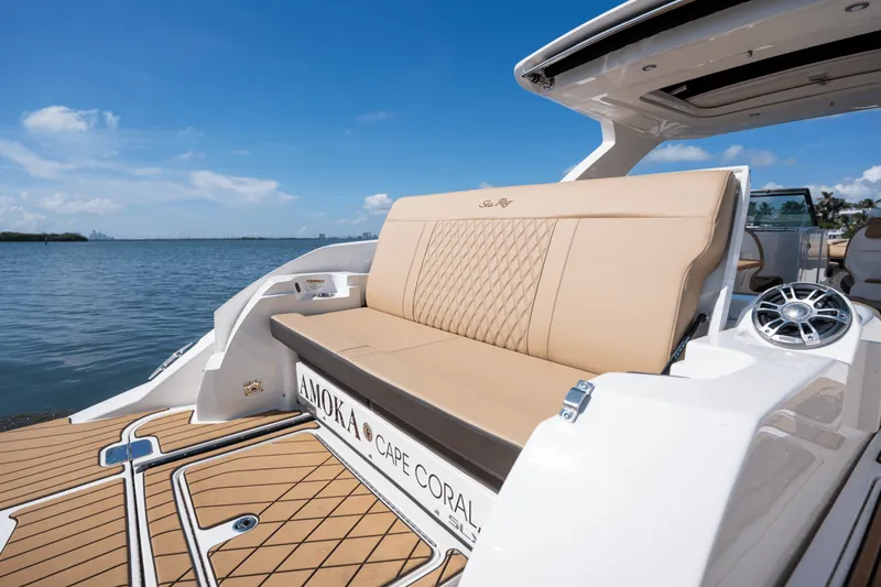 Slide: The Image of Sea Ray 350 SLX 2024 - 42