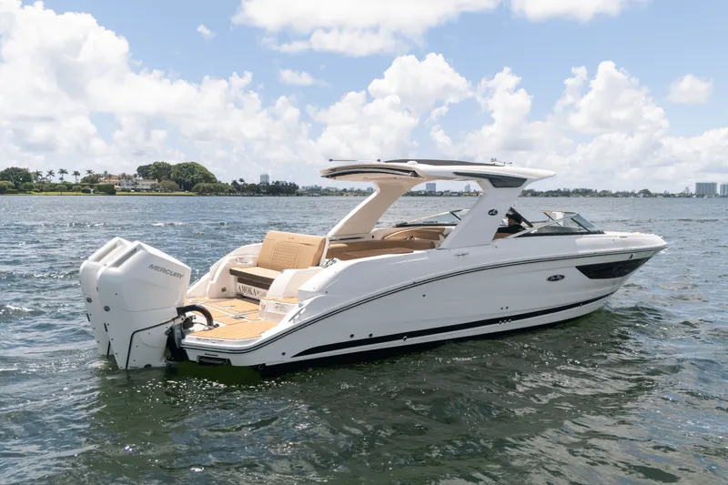 Slide: The Image of Sea Ray 350 SLX 2024 - 7