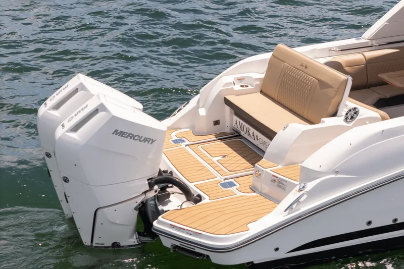 Slide: The Image of Sea Ray 350 SLX 2024 - 8