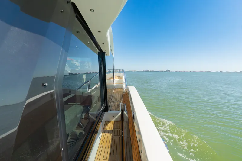 Slide: The Image of Galeon 560 FLY 2024 - 14