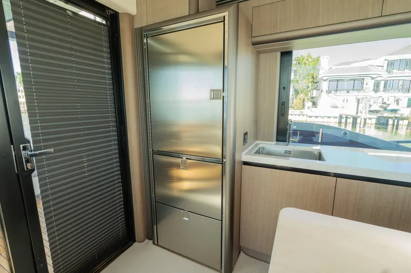 Slide: The Image of Galeon 560 FLY 2024 - 31