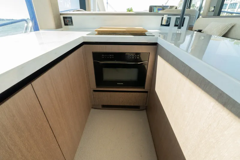 Slide: The Image of Galeon 560 FLY 2024 - 33