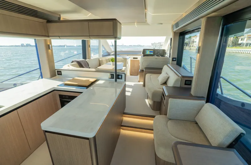 Slide: The Image of Galeon 560 FLY 2024 - 34