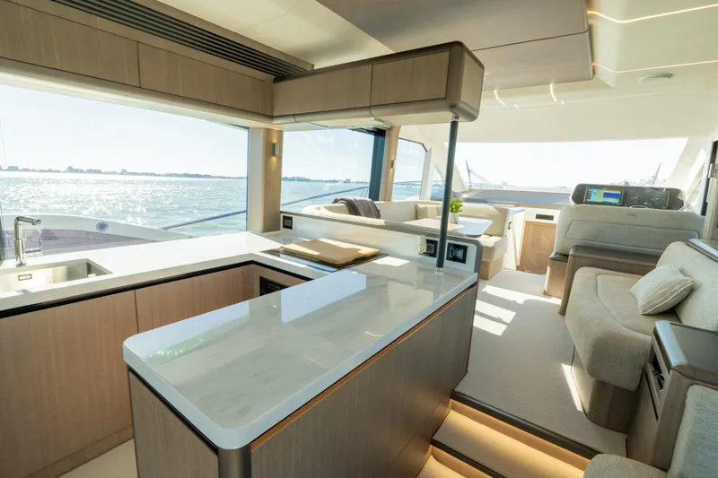 Slide: The Image of Galeon 560 FLY 2024 - 35