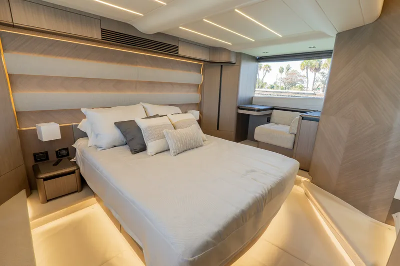 Slide: The Image of Galeon 560 FLY 2024 - 45