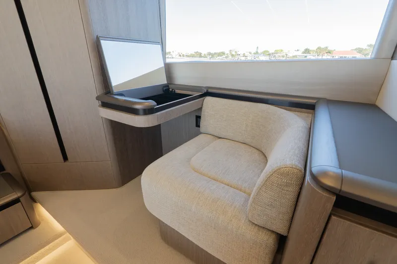Slide: The Image of Galeon 560 FLY 2024 - 47