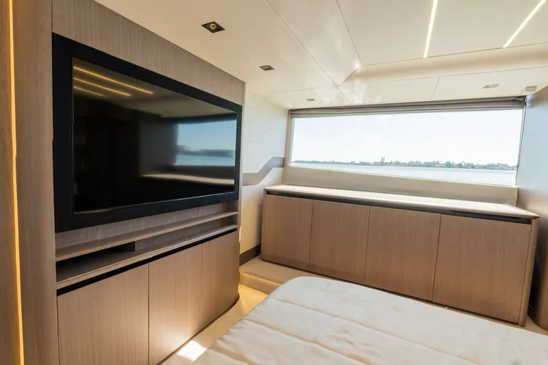 Slide: The Image of Galeon 560 FLY 2024 - 48