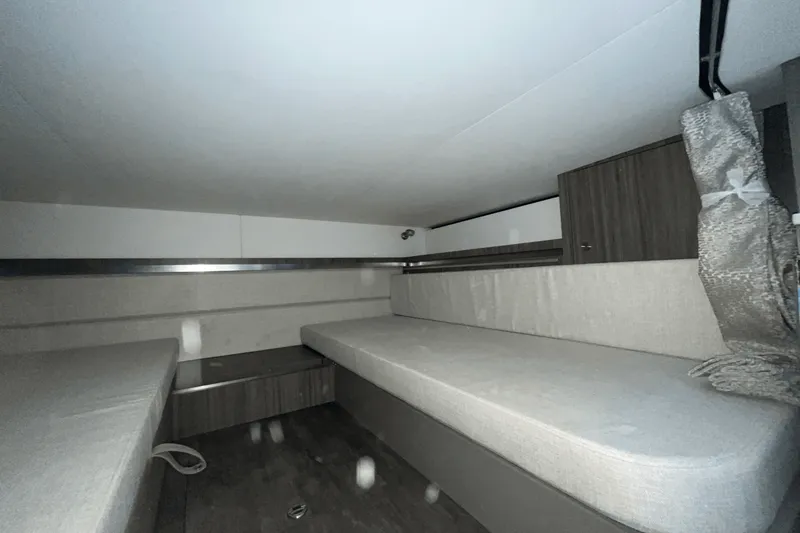 Slide: The Image of Sea Ray Sundancer 320 Outboard 2026 - 17