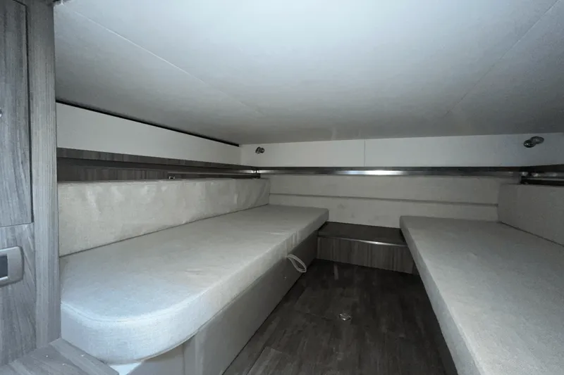 Slide: The Image of Sea Ray Sundancer 320 Outboard 2026 - 18