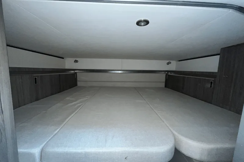 Slide: The Image of Sea Ray Sundancer 320 Outboard 2026 - 19