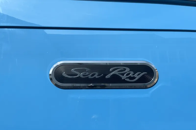 Slide: The Image of Sea Ray Sundancer 320 Outboard 2026 - 30