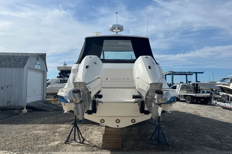 Slide: The Image of Sea Ray Sundancer 320 Outboard 2026 - 31
