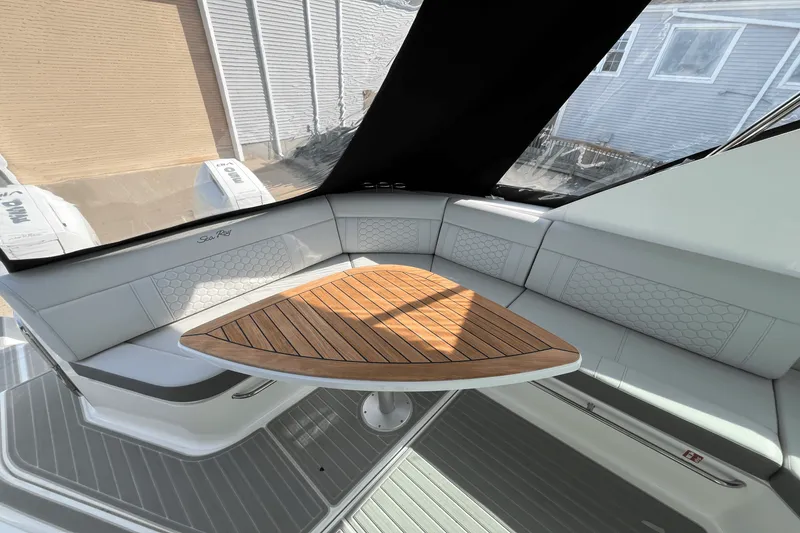 Slide: The Image of Sea Ray Sundancer 320 Outboard 2026 - 6