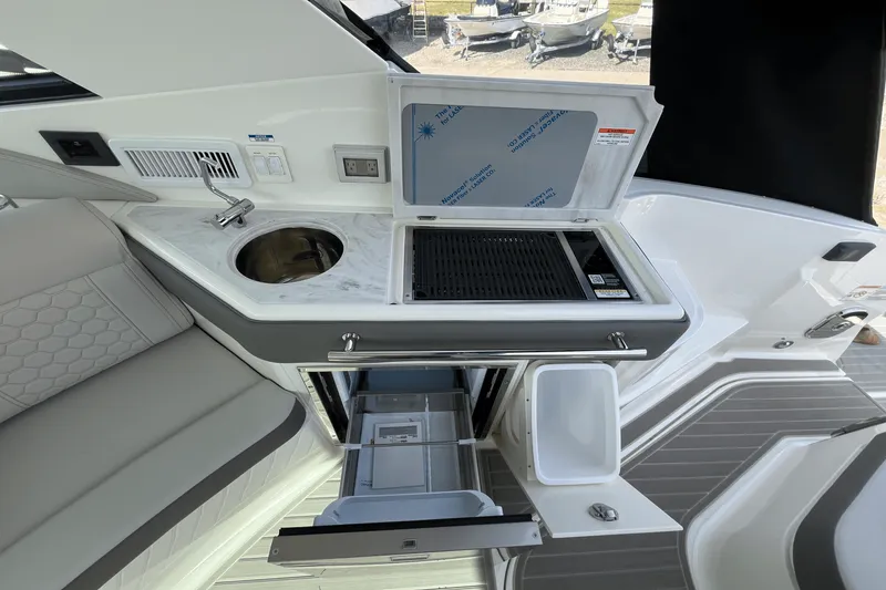 Slide: The Image of Sea Ray Sundancer 320 Outboard 2026 - 8