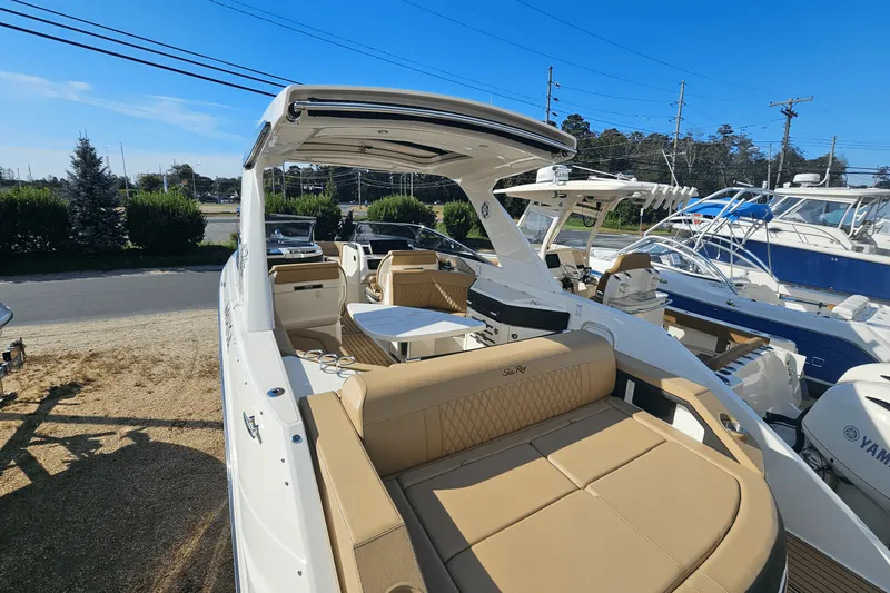 Slide: The Image of Sea Ray 310 SLX 2019 - 10