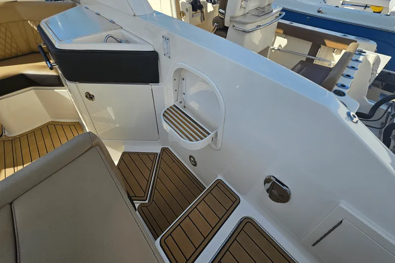 Slide: The Image of Sea Ray 310 SLX 2019 - 12