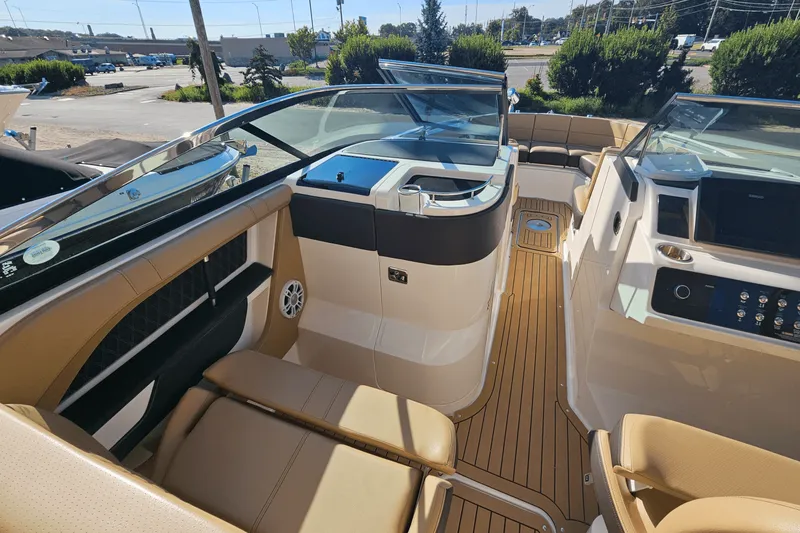 Slide: The Image of Sea Ray 310 SLX 2019 - 13