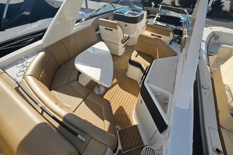 Slide: The Image of Sea Ray 310 SLX 2019 - 14