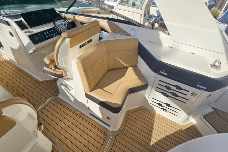 Slide: The Image of Sea Ray 310 SLX 2019 - 19