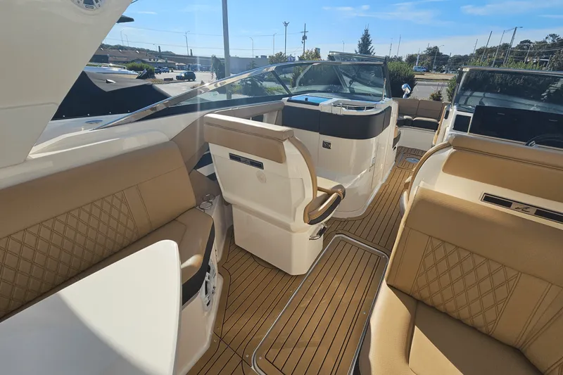 Slide: The Image of Sea Ray 310 SLX 2019 - 20