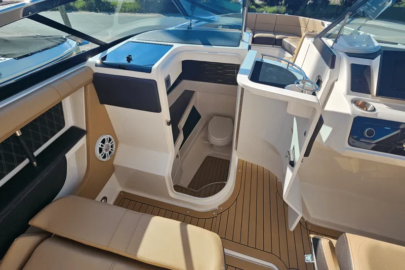 Slide: The Image of Sea Ray 310 SLX 2019 - 23