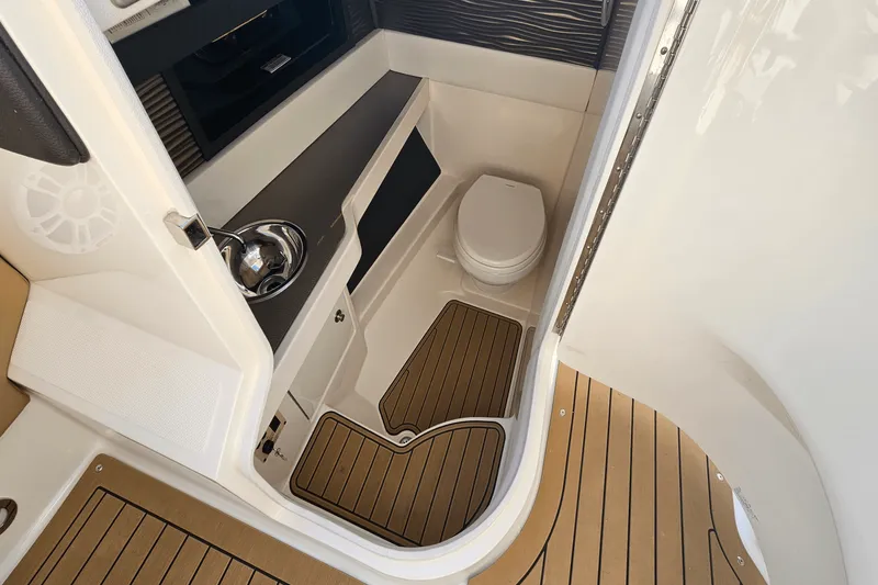 Slide: The Image of Sea Ray 310 SLX 2019 - 24