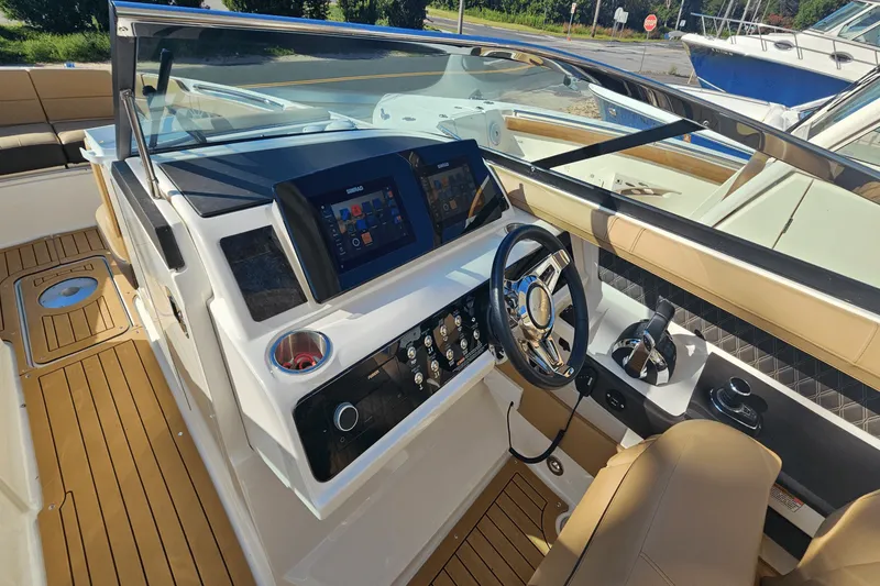 Slide: The Image of Sea Ray 310 SLX 2019 - 30