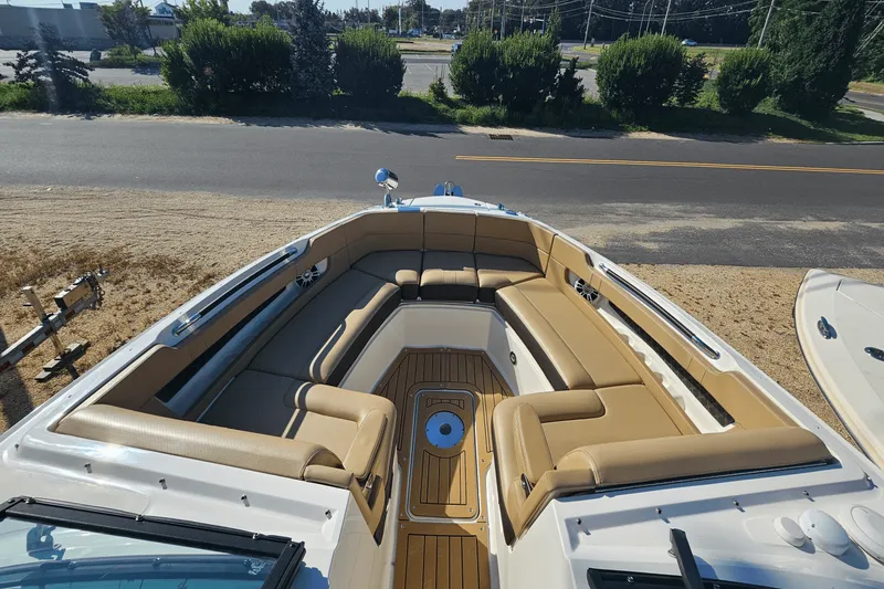 Slide: The Image of Sea Ray 310 SLX 2019 - 32