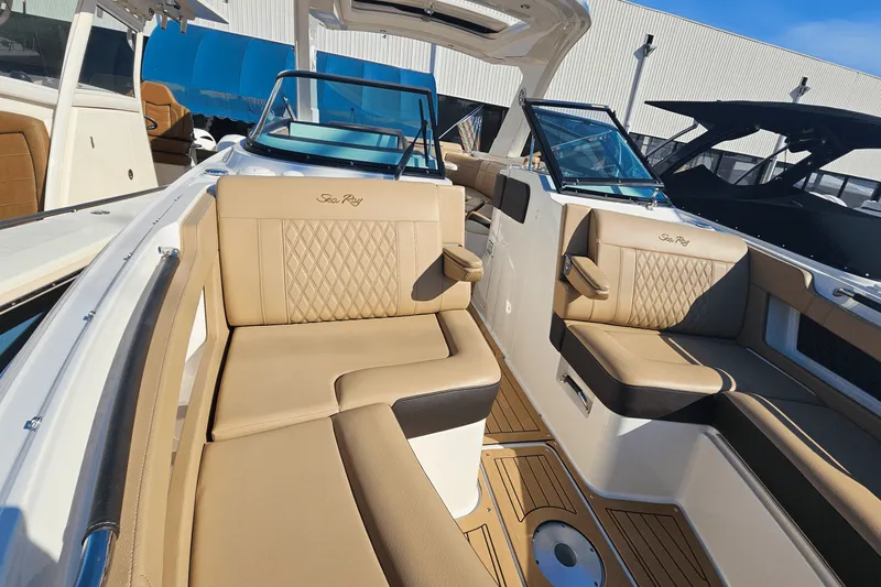 Slide: The Image of Sea Ray 310 SLX 2019 - 33