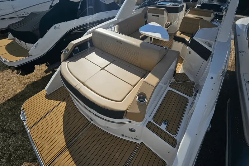 Slide: The Image of Sea Ray 310 SLX 2019 - 5