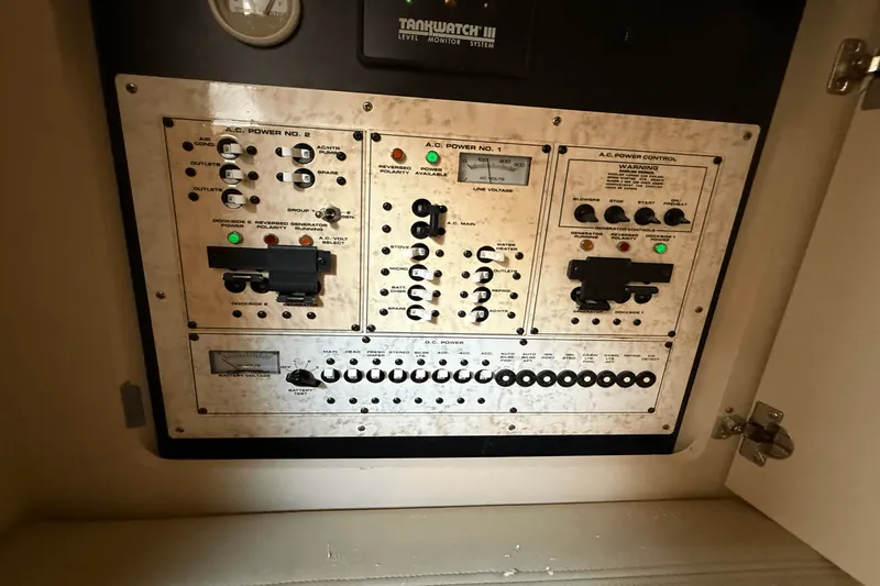 Slide: The Image of Cruisers Yachts 3375 ESPRIT 1999 - 22