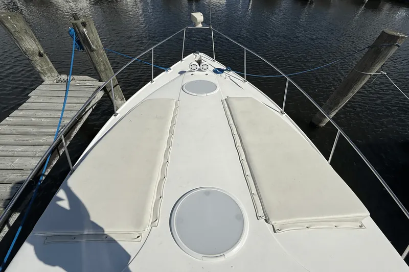 Slide: The Image of Cruisers Yachts 3375 ESPRIT 1999 - 4