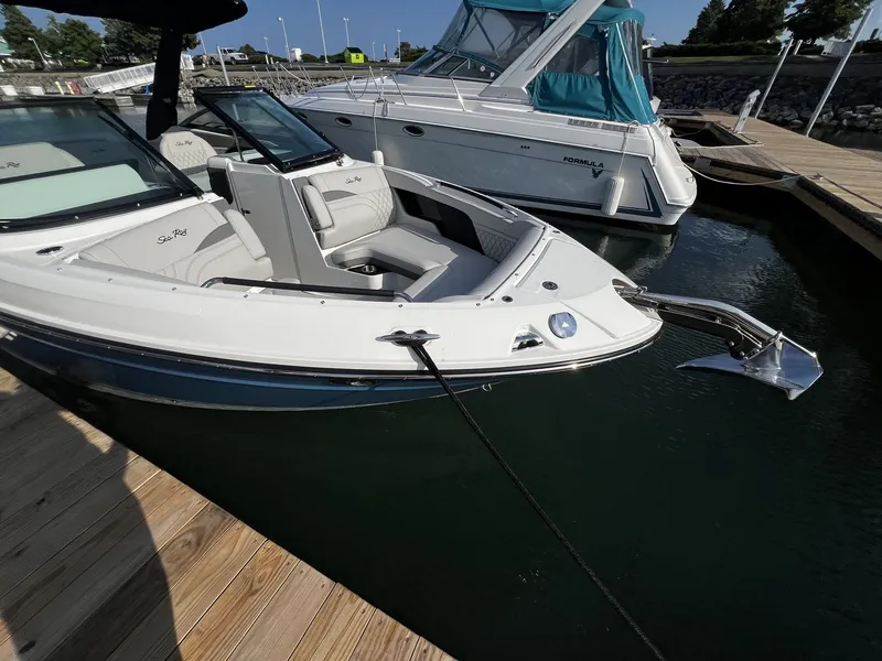 Slide: The Image of Sea Ray SLX 280 2027 - 23