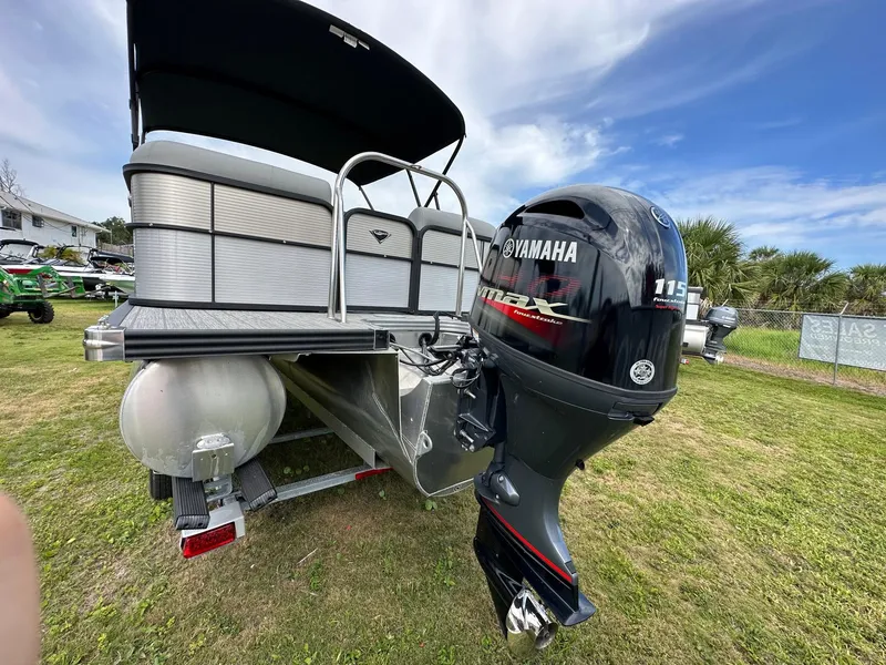 Slide: The Image of 2022 Manitou Oasis 21 RF VP pontoon boat with Yamaha 115 outboard motor. - 6