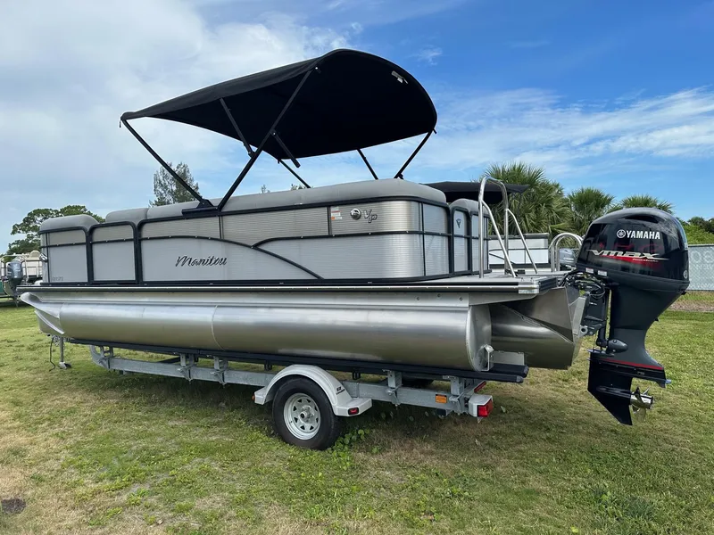 Slide: The Image of 2022 Manitou Oasis 21 RF VP pontoon boat with Yamaha outboard motor. - 7