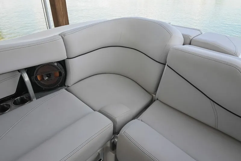 Slide: The Image of MasterCraft X23 2018 - 8